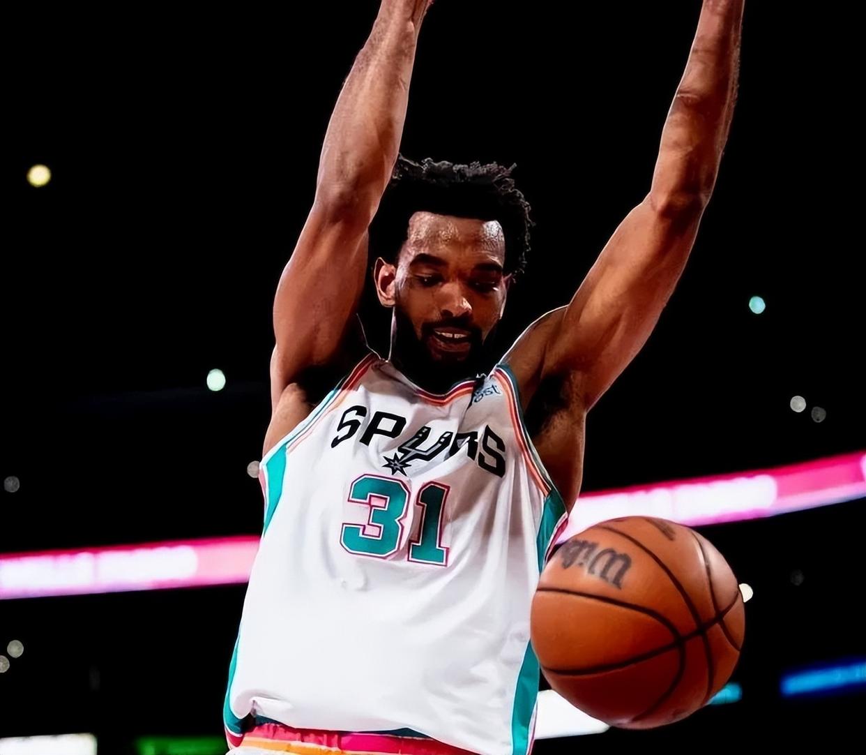 开云-关于今夜CBA常规赛传出新动向；圣安东尼奥马刺队长鼓劲；管理层表态：悬念犹存；团队化学反应显著的信息